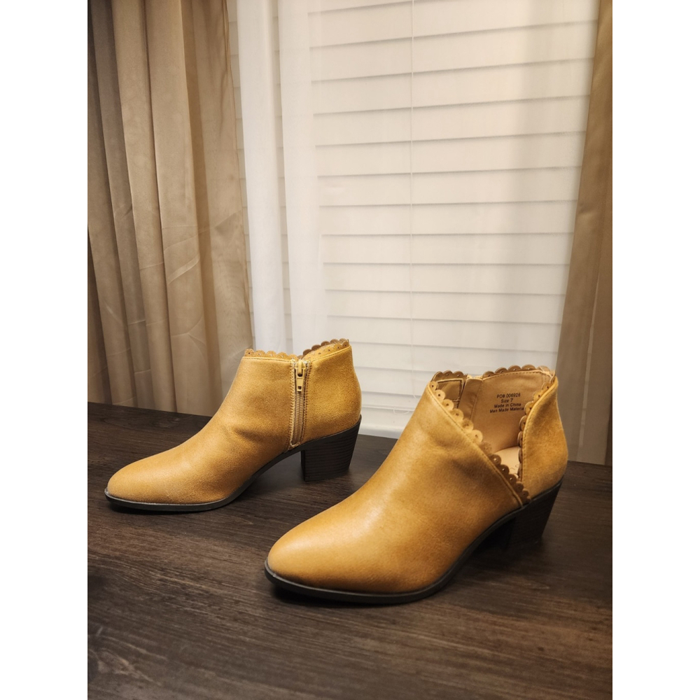 Journee Collection Tessa Scalloped Western Boots Booties - 7 M Khaki Tan - Picture 7 of 16